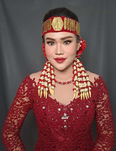 Paket wedding makeup adat dan hairdo - Citralini Lande Langgala