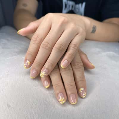 Nail Gel + Simple Nail Art - Cynthia Debbie