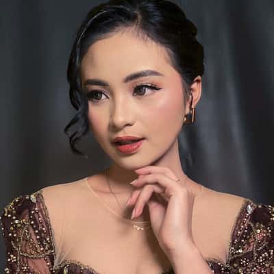 Makeup Premium+Hairdo - Elvira Makeup Malang