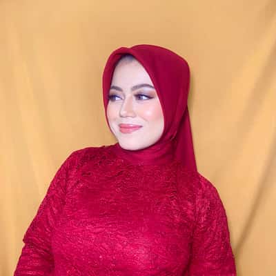 Tata rias & tatanan rambut / makeup & hairdoo - Ririn Handarini