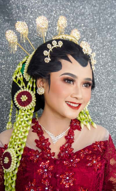 Resepsi Wedding Makeup (Retouch Wedding)  - GH Makeup Studio