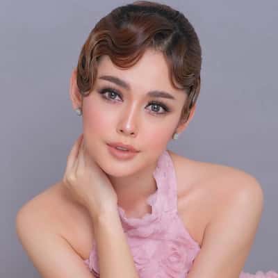 Party / sister / bridesmaid / holy matrymony  - Maadelleinemua Adelle