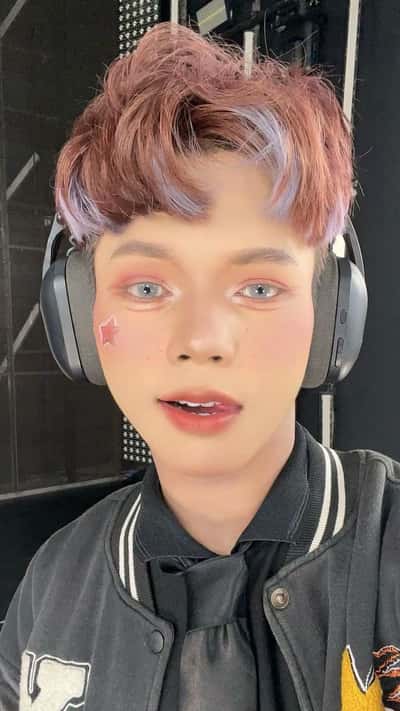 Make-up artist  - Amel lia