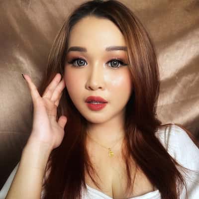 Make Up Party - Resesi Rianiati