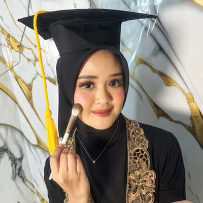 Makeup Wisuda - Resesi Rianiati