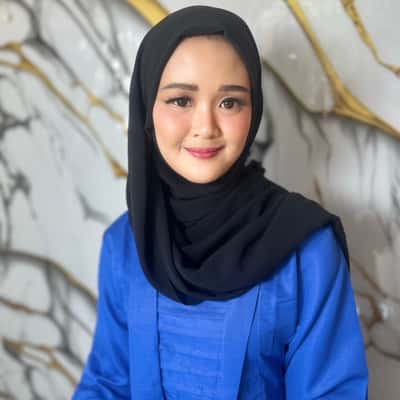 Private Self Makeup - Resesi Rianiati