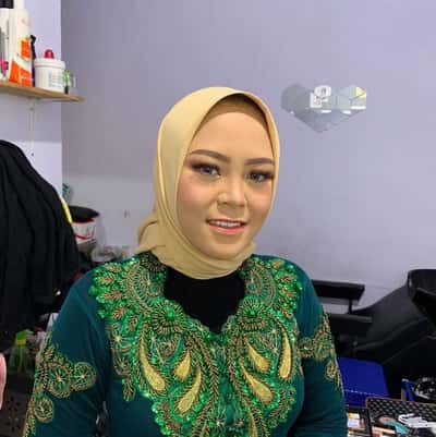 Make up wisuda - Handwe Salon