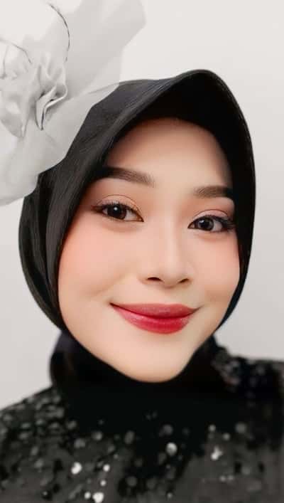 PAKET HEMAT Makeup wisuda & pendamping wisuda - Fayy Makeup