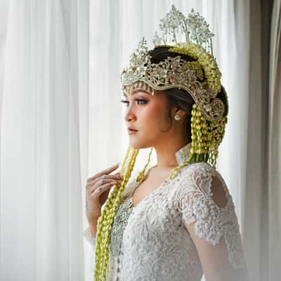 Makeup & Hijab/ Hairdo Wedding - Aciet Makeup