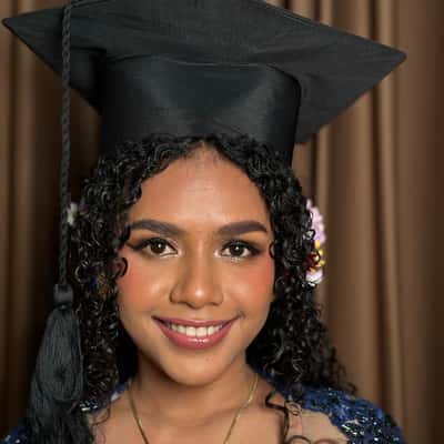 Graduation / wisuda makeup dan hairdo - Maulida Agasty