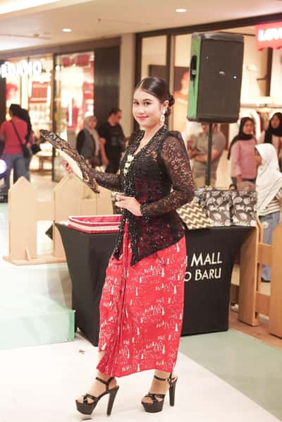 Makeup wisuda/pesta - Karyn Makeup Artist