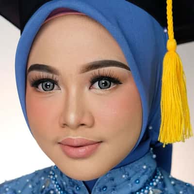 Makeup  wisuda, bridesmaid, kondangan + hijabdo  - Umi  Umayroh 