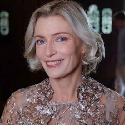 Mom & Sister Makeup - Renata Aprianti