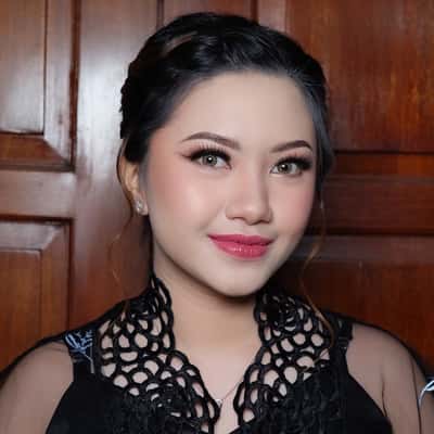 Engagement Makeup - Renata Aprianti