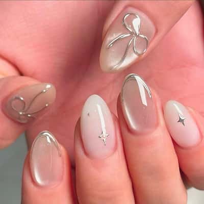 Medium nail art - Caroline  Nailist