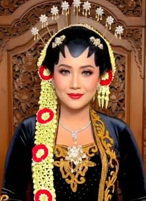 Adat Paes dan Hairdo beserta Retouch - S Yuni Victory