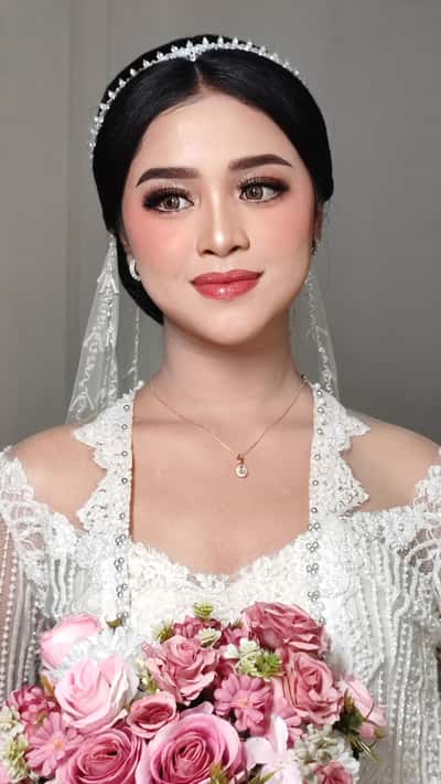 Makeup dan hijab / hairdo non adat  - Cibie Martiana