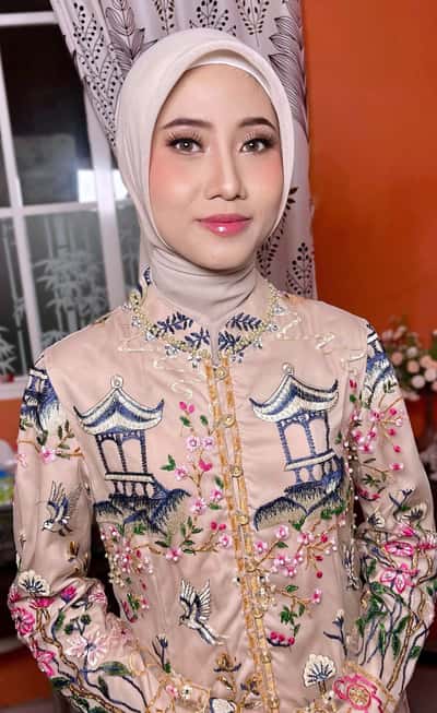 Makeup lamaran,midodaren,siraman,tingkeban - Febrina Erlinawati