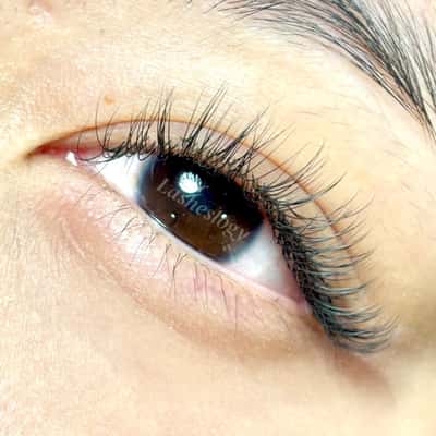 Classy Natural - Lasheslogy by Cacha