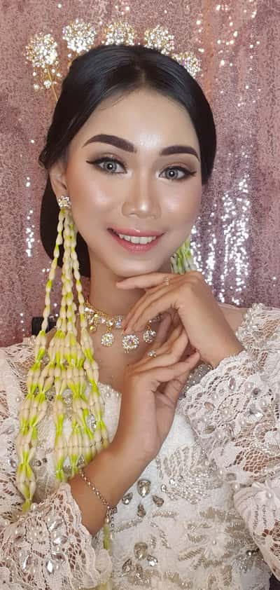 Makeup Akad & Hairdo Simple - Lisa Juliana