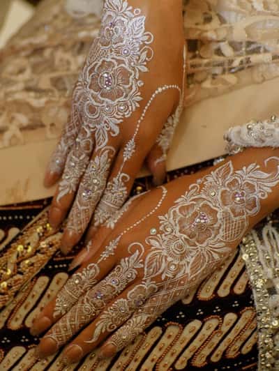 White henna - Erna  Hoeriah