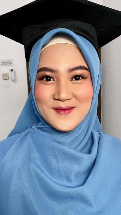makeup graduation silver - Viceria Putri Tunggadewi