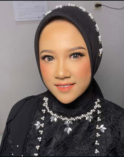 makeup engagement - Viceria Putri Tunggadewi