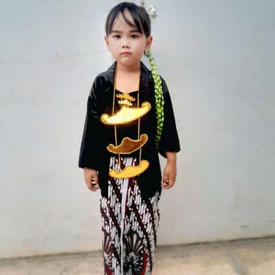 Make up anak-anak - Rifda Nur Amalia