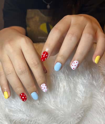 Manicure Nail Art  - Evi Trirahayu