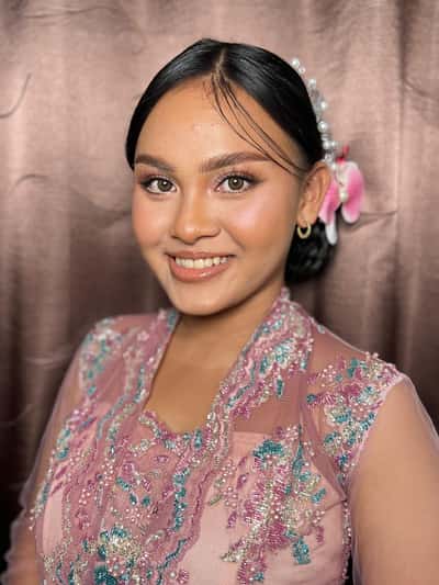 Makeup - Hair do - Chintia  Ronalisa Dewi