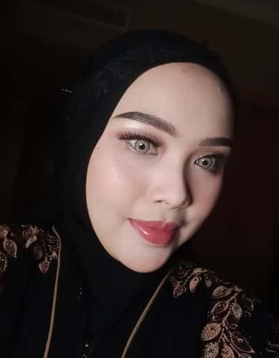 Make-up Natural Pesta - Ebony Ebon