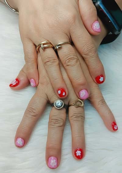 Nail polish + sticker - Michi Nail Designer