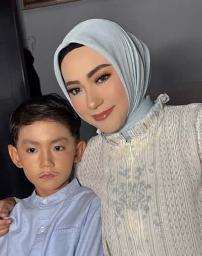 Makeup orangtua - Yuri Makeup