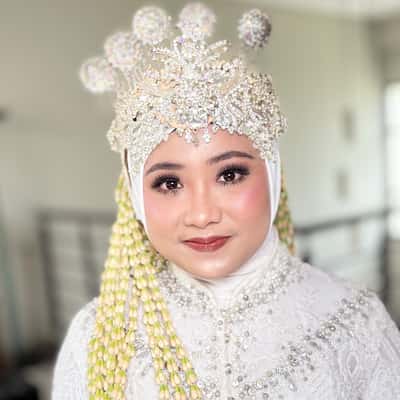 Menerima makeup hairdo/ hijab  - Eti  Kusuma